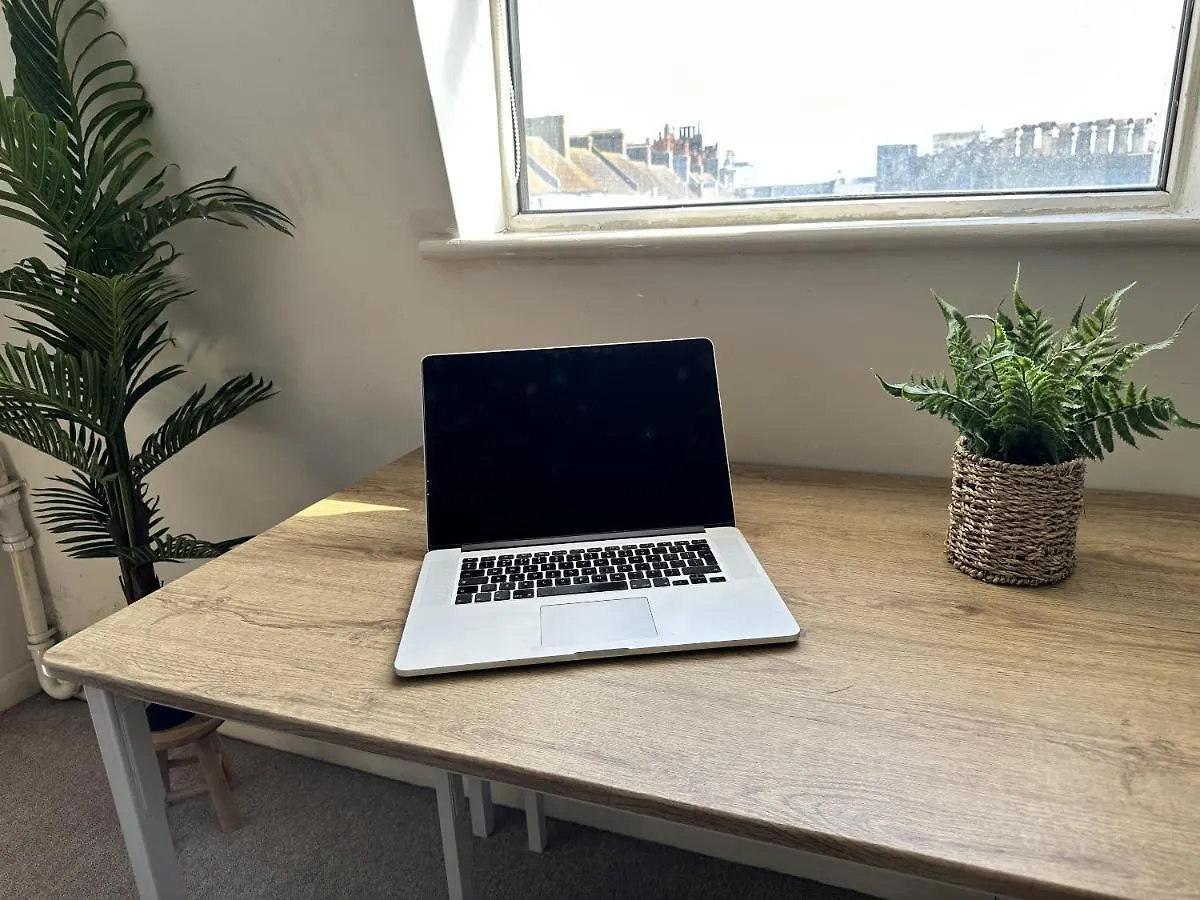 Central City Beach Pad Apartment Brighton